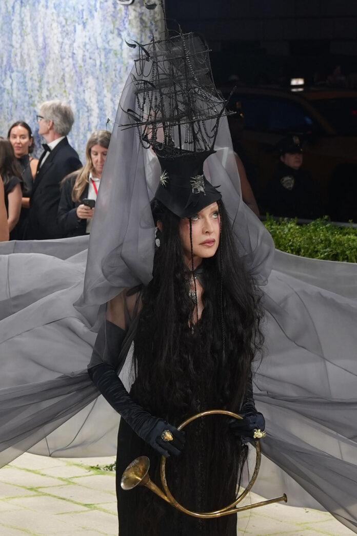 La cantante estadounidense Madonna posa durante la alfombra blanca de la Met Gala en Nueva York (EE.UU.). EFE/ Octavio Guzmán
