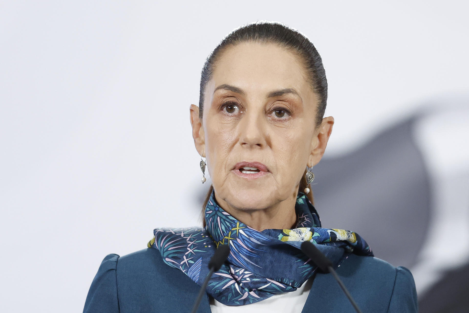 La presidenta de México, Claudia Sheinbaum, habla en una rueda de prensa este martes, en el Palacio Nacional de la Ciudad de México (México). EFE/ Sáshenka Gutiérrez
