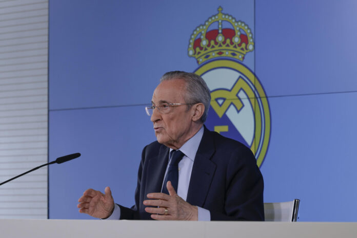 El presidente del Real Madrid, Florentino Pérez, ofrece una rueda de prensa este martes, en Madrid. Florentino Pérez afirmó este martes que no va a dimitir e informó de que ha pedido a la junta electoral que inicie el proceso electoral a las elecciones a la junta directiva a la que se va a presentar. EFE/ Juanjo Martín
