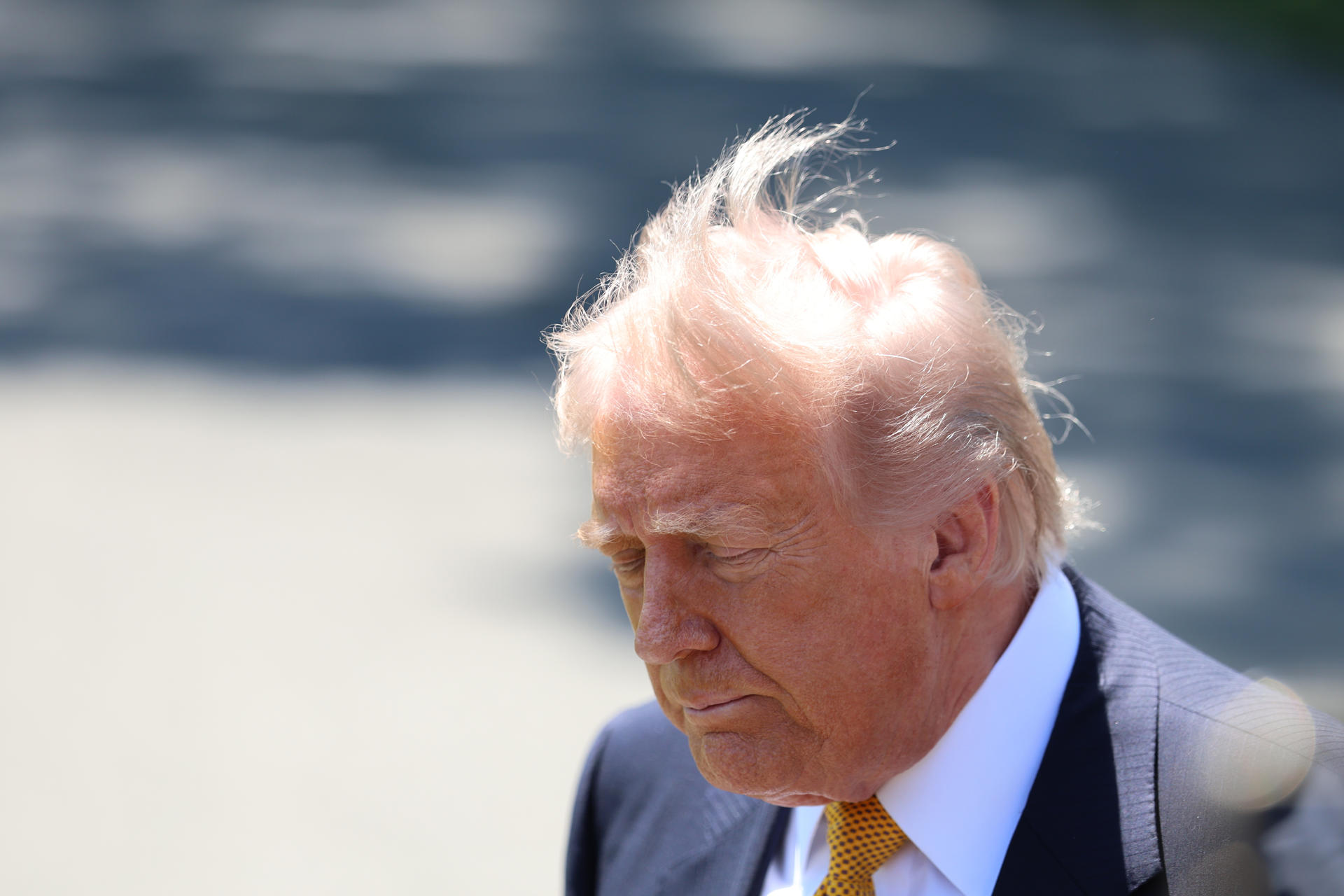 El presidente de Estados Unidos, Donald Trump, asiste a una rueda de prensa previo a su viaje a Pekín para reunirse con su homólogo de China, Xi Jinping, este martes en Washington (Estados Unidos). EFE/ Octavio Guzmán
