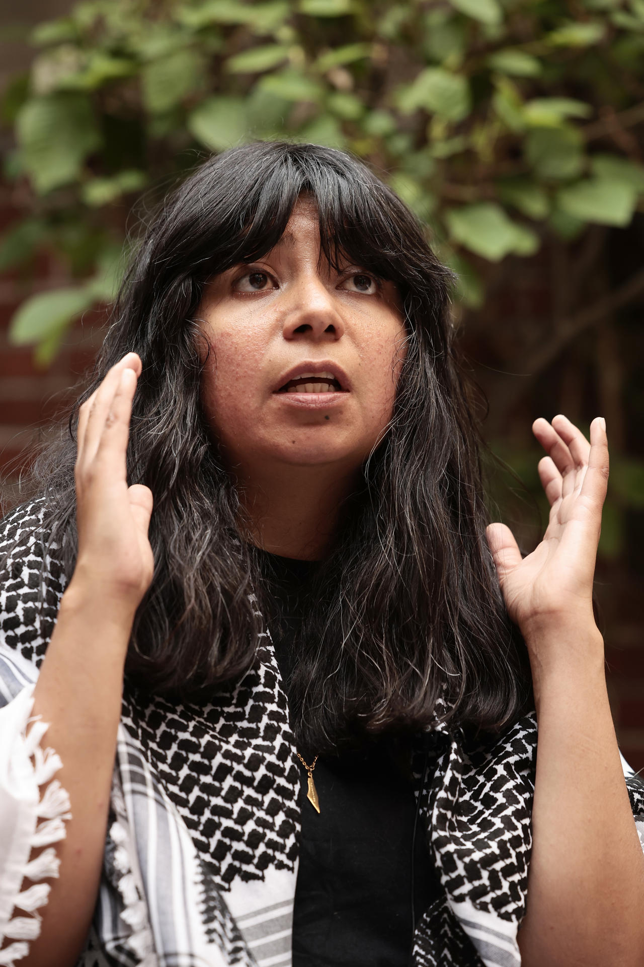 La activista y fotógrafa mexicana Abril Rojas, habla durante una entrevista con EFE este lunes, en Ciudad de México (México). EFE/ José Méndez