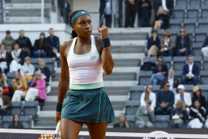 La tenista Coco Gauff reacciona durante el partido que le ha enfrentado a la rusa Mirra Andreeva durante el Abierto de Roma. EFE/EPA/FABIO FRUSTACI
