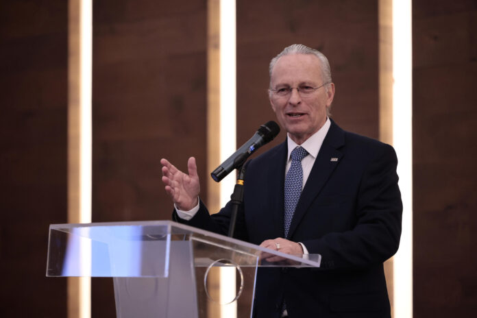 Fotografía de archivo del presidente del Consejo Coordinador Empresarial (CCE), José Medina Mora, hablando durante una conferencia de prensa en Ciudad de México (México). EFE/ José Méndez
