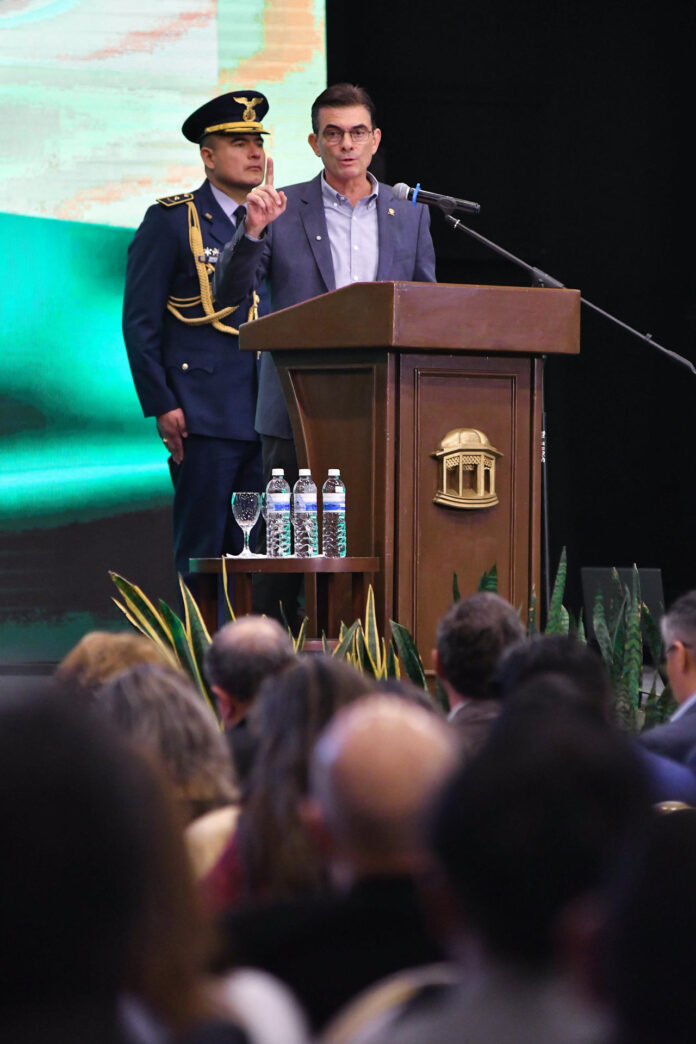 Foto de archivo del presidente de Bolivia, Rodrigo Paz. EFE/Jorge Ábrego.
