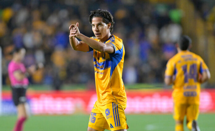 Fotografía de archivo donde aparece Diego Lainez de Tigres. EFE/ Miguel Sierra
