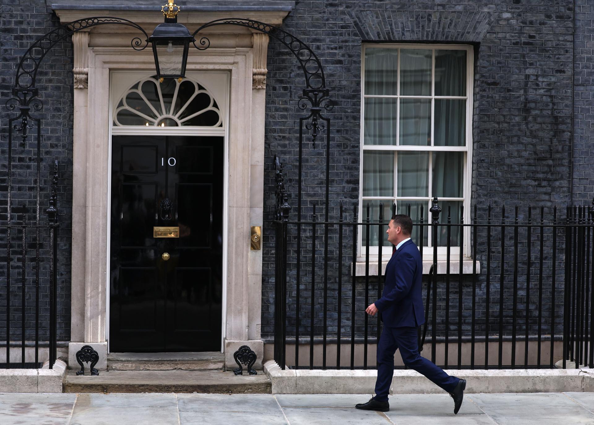 El ministro británico de Sanidad, Wes Streeting, llega a la residencia oficial del 10 de Downing Street. EFE/EPA/NEIL HALL
