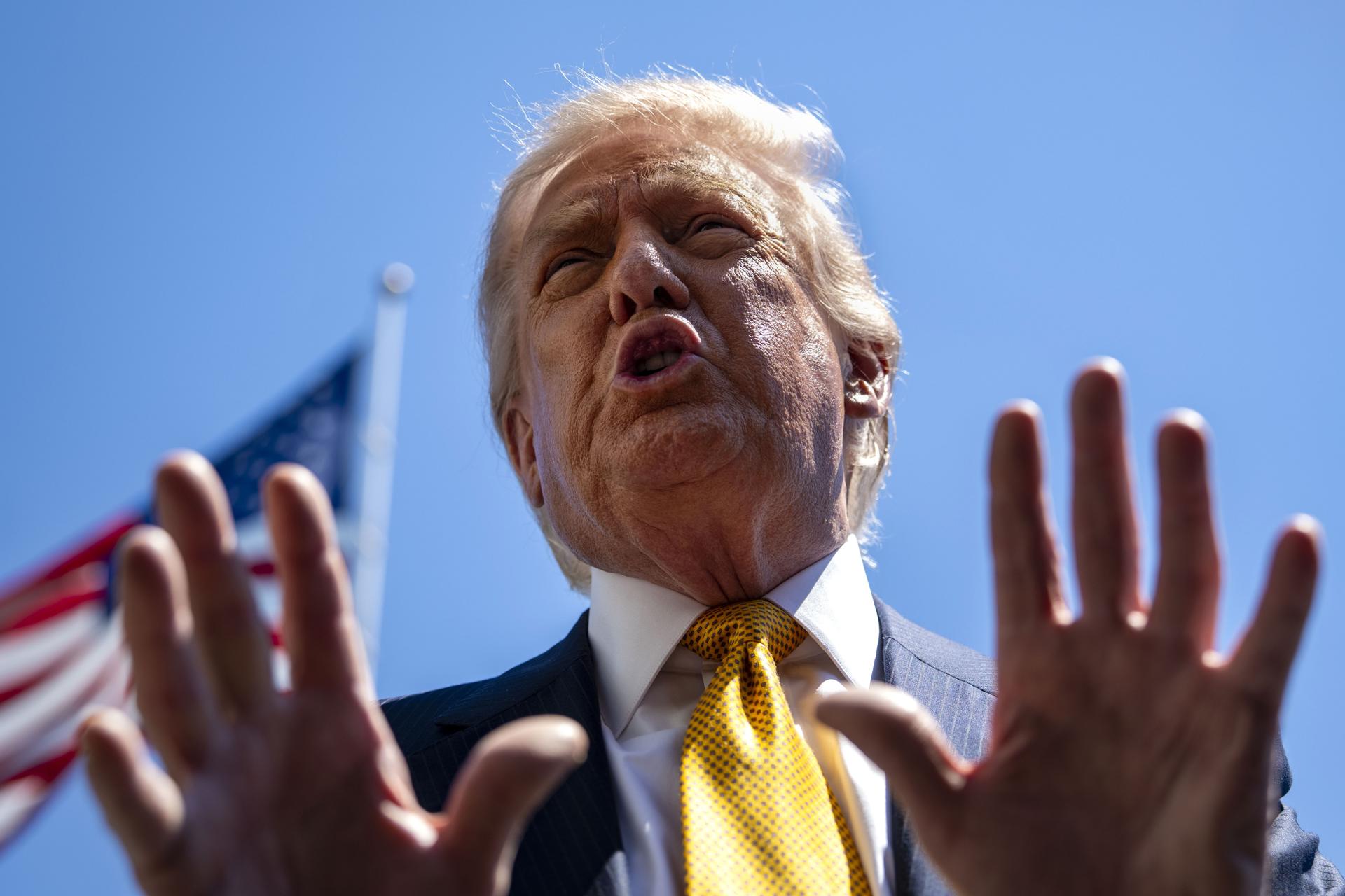 El presidente de los Estados Unidos, Donald Trump, antes de partir rumbo a China.
EFE/EPA/BONNIE CASH / POOL
