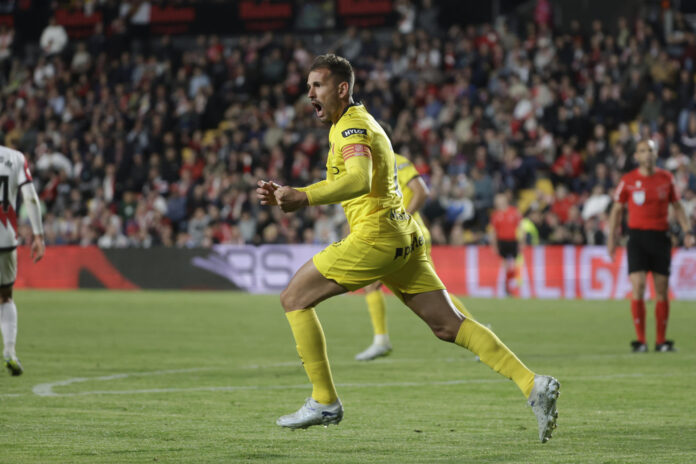 El delantero uruguayo del Girona Cristhian Stuani celebra un gol en el partido que su equipo disputó el 11 de mayo contra el Rayo Vallecano. EFE/Juanjo Martin
