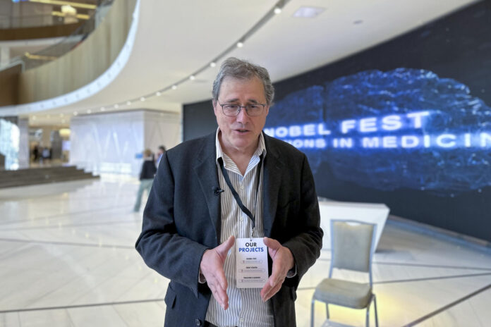 El científico francés Pascal Mayer, Premio Nobel 2022, en la inauguración del festival Nobel Fest que acoge Astaná, la capital de Kazajistán el pasado 27 de abril de 2024. EFE/ Kulpash Konyrova
