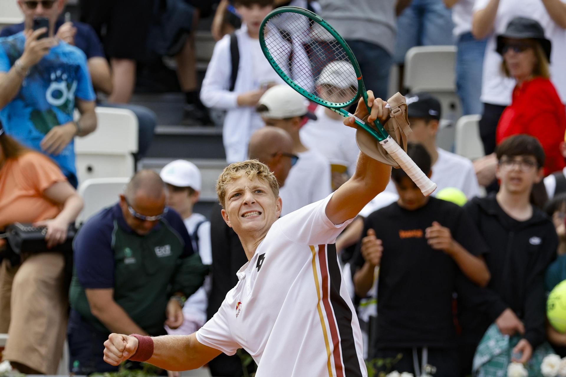El tenista español Martin Landaluce, al término de su partido disputado el 11 de mayo en el Masters 1000 de Roma. EFE/FABIO FRUSTACI