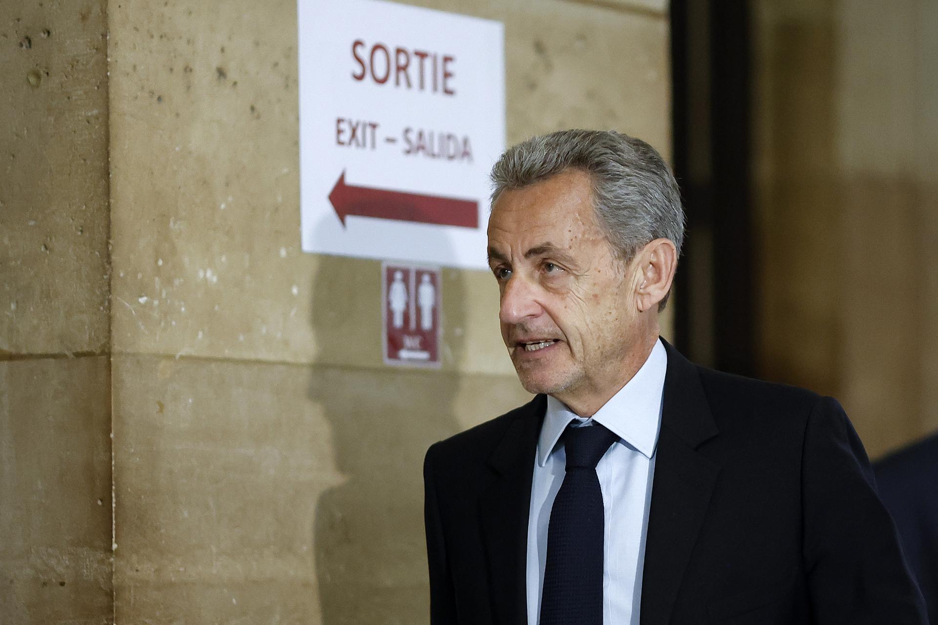 - El expresidente francés Nicolas Sarkozy llega a los tribunales en el último día de requerimiento del juicio de apelación en el caso de financiación libia en el palacio de justicia de París, Francia, el 13 de mayo de 2026. Condenado en primera instancia por conspiración criminal y encarcelado veinte días antes de ser liberado, el expresidente francés Sarkozy comparece en el juicio de apelación en el caso relativo a la financiación libia ante el Tribunal de Apelación de París. El juicio está programado para concluir el 03 de junio. (Francia) EFE/EPA/YOAN VALAT
