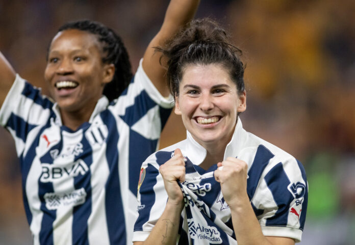 Lucía García de Rayadas celebra una anotación en el estadio BBVA de la ciudad de Monterrey (México). EFE/ Miguel Sierra
