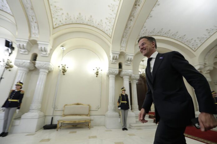 El Secretario General de la OTAN, Mark Rutte, llega antes de la Cumbre de Bucarest de los países B9 (Bucharest Nine) y nórdicos en Bucarest, Rumanía, el 13 de mayo de 2026. Los Nueve de Bucarest (B9) son una iniciativa conjunta de Rumanía y Polonia, que incluye a los miembros del Flanco Oriental de la OTAN: Bulgaria, la República Checa, Estonia, Hungría, Letonia, Lituania y Eslovaquia. (República Checa, Hungría, Letonia, Lituania, Polonia, Rumanía, Eslovaquia, Bucarest) EFE/EPA/ROBERT GHEMENT
