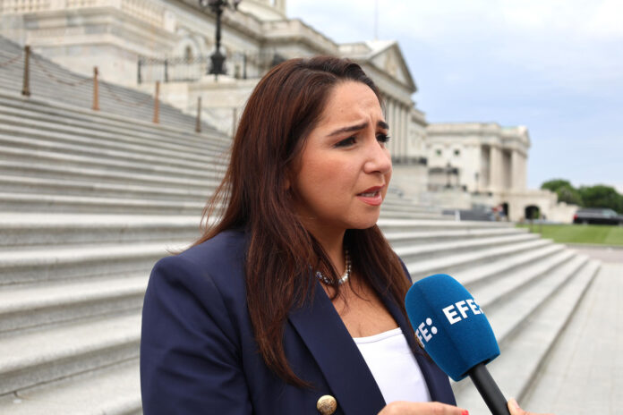 Fotografía de archivo de la congresista por el Distrito 3 de Illinois, la demócrata Delia Ramírez, durante una entrevista con EFE en Washington DC (Estados Unidos). EFE/ Octavio Guzmán
