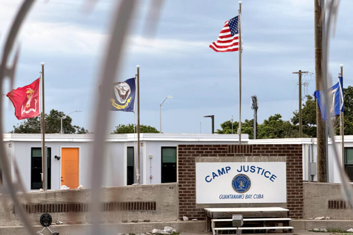 Fotografía de la entrada principal a de la base naval de Estados Unidos Camp Justice, en la bahía de Guantánamo (Cuba). EFE/ Yeny García
