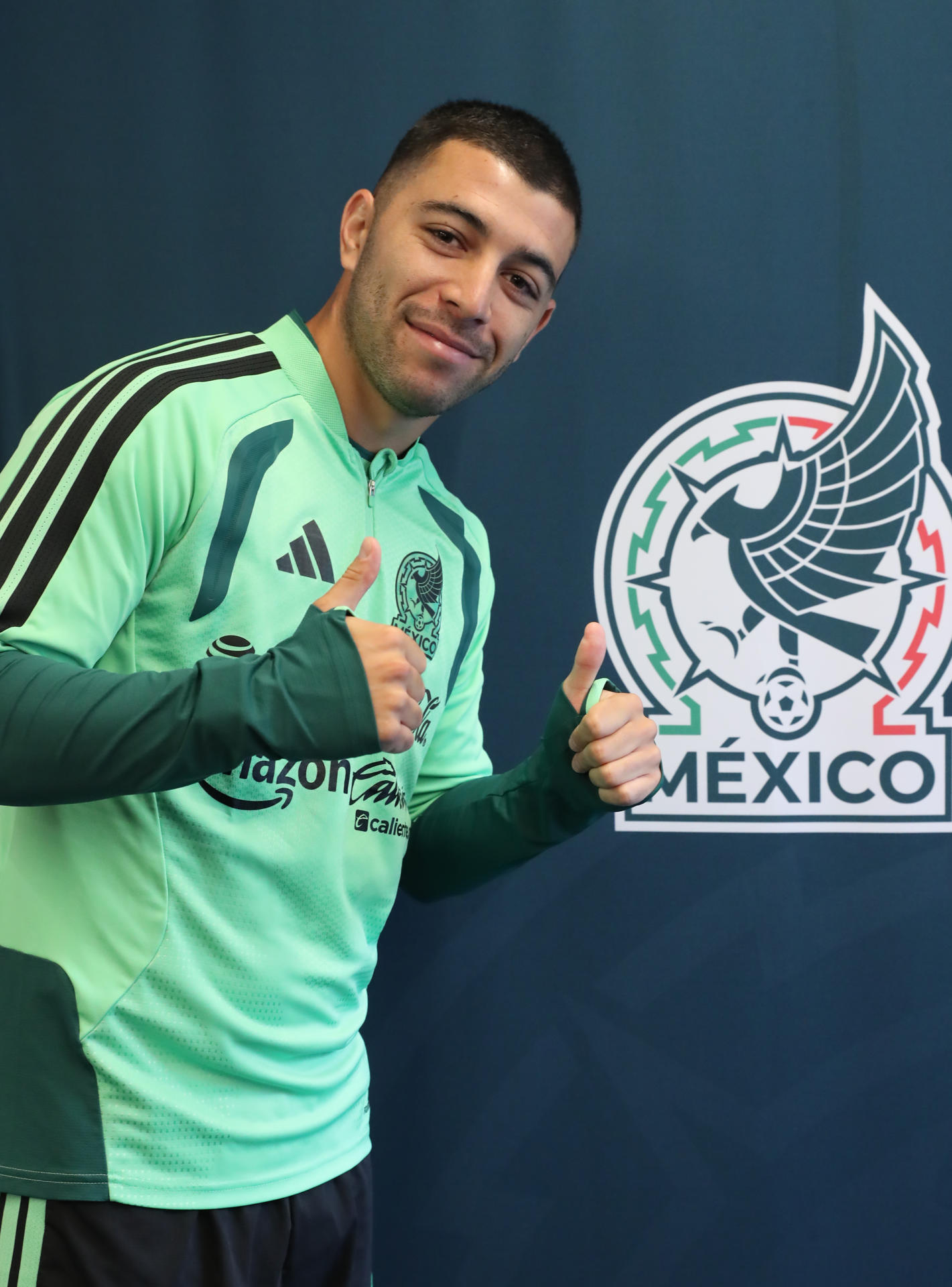 El centrocampista de la Selección Mexicana, Erik Lira, posa al termino de una entrevista con EFE este miércoles, en el Centro de Alto Rendimiento, en Ciudad de México (México). EFE/ Mario Guzmán
