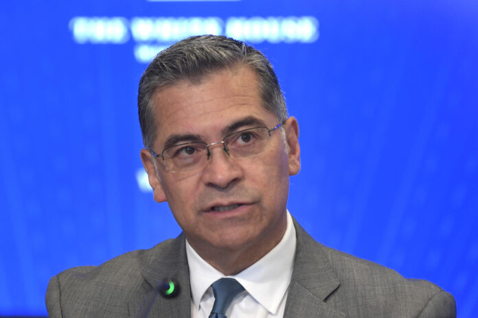 Fotografía donde aparece el exsecretario de Salud de Estados Unidos, Xavier Becerra. EFE/ Lenin Nolly

