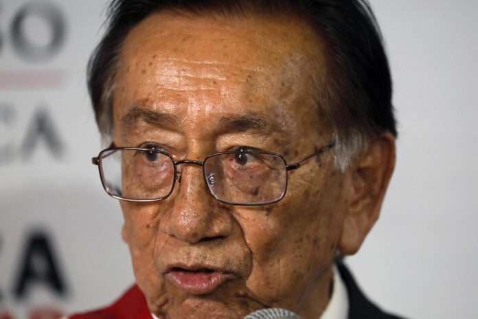 Fotografía de archivo del presidente interino de Perú, José María Balcázar, durante una rueda de prensa, en Lima (Perú). EFE/STR
