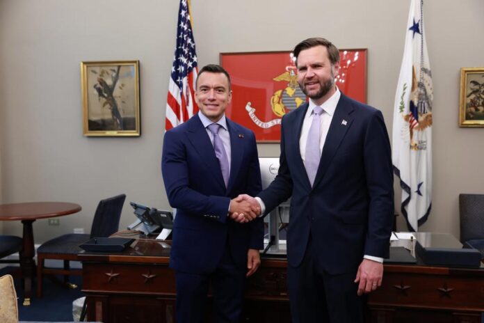 Fotografía difundida en la cuenta en Instagram @danielnoboaok del presidente de Ecuador, Daniel Noboa, de él junto al vicepresidente de EE.UU., JD Vance, este martes, en Washington (EE.UU.). EFE/ @danielnoboaok /SOLO USO EDITORIAL/ SOLO DISPONIBLE PARA ILUSTRAR LA NOTICIA QUE ACOMPAÑA (CRÉDITO OBLIGATORIO)
