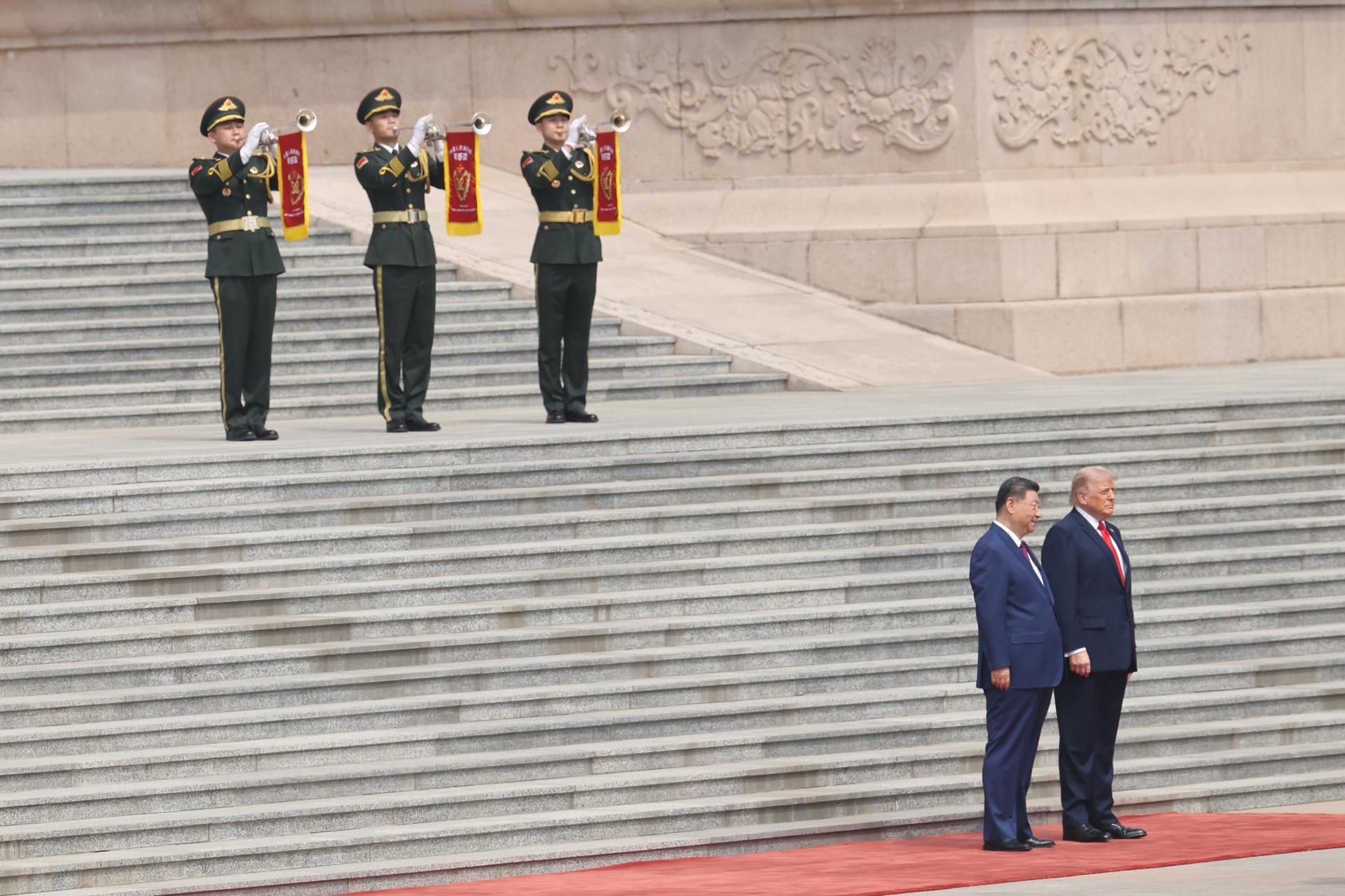 BEIJING (China), 14/05/2026.- Los presidentes de China, Xi Jinping (I), y de Estados Unidos, Donald Trump (D), se encuentran en Pekín. EFE/EPA/Maxim Shemetov / POOL
