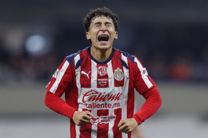 Richard Ledezma del Guadalajara reacciona este miércoles, en un partido por las semifinales de la Liga MX entre Cruz Azul y Guadalajara en el estadio Banorte, en Ciudad de México (México). EFE/ Isaac Esquivel
