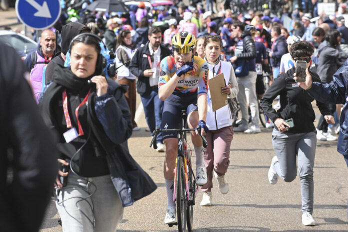 La ciclista neerlandesa Mischa Bredewold (SD Worx), en una imagen del pasado 7 de mayo, durante su participación en la Vuelta a España. EFE/J.Casares
