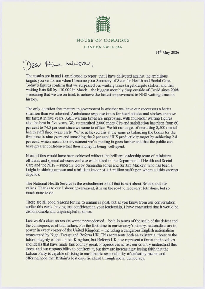 El ministro británico de Sanidad, Wes Streeting, anunció este jueves su dimisión en el cargo, en un movimiento que recrudece la crisis en el seno del Gobierno laborista de Keir Starmer y lo perfila como posible rival para disputarle el liderazgo del partido. En un comunicado, el hasta ahora ministro aseguró que, tras la debacle laborista en las elecciones locales de la semana pasada, está claro que Starmer no podrá liderar la formación de izquierdas de cara a los próximos comicios de 2029 y abogó por un debate sobre el liderazgo con 