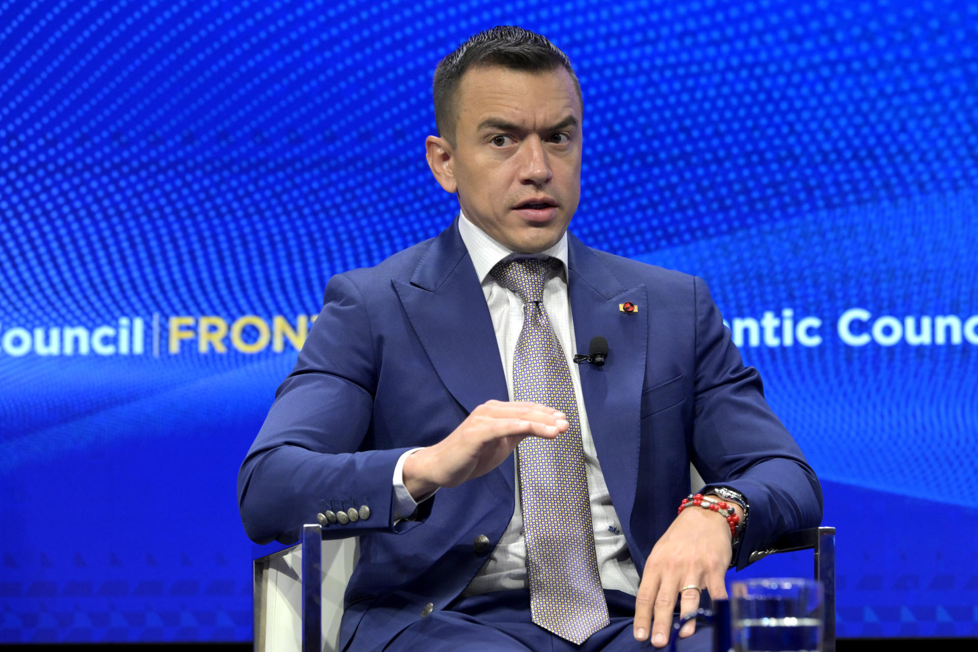 El Presidente de Ecuador, Daniel Noboa, habla durante un evento este jueves, en el centro de pensamiento Atlantic Council en Washington (Estados Unidos). EFE/ Lenin Nolly
