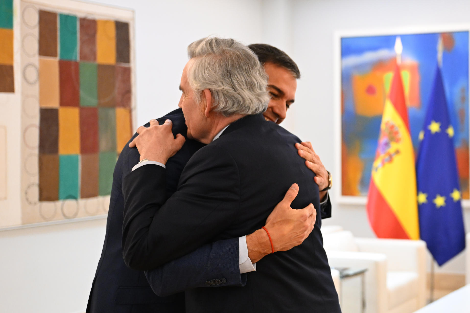El presidente del Gobierno, Pedro Sánchez (i), mantiene un encuentro con el ex primer ministro del Reino Unido y actual enviado especial para las Finanzas Globales y la Cooperación, Gordon Brown (d), este jueves en el Complejo de La Moncloa. EFE/ Pool Moncloa / Borja Puig De La Bellacasa SÓLO USO EDITORIAL / SÓLO DISPONIBLE PARA ILUSTRAR LA NOTICIA QUE ACOMPAÑA (CRÉDITO OBLIGATORIO)
