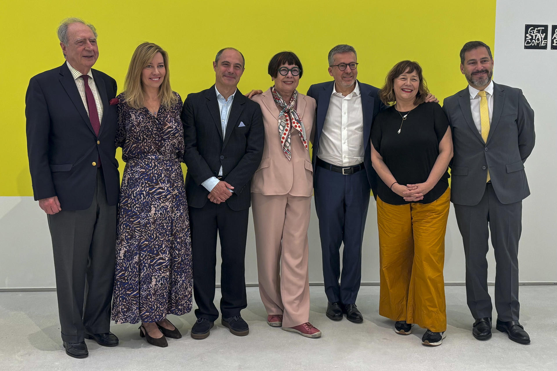 - (De izq. a der.) António Monteiro, exembajador de Portugal y presidente del Consejo de Administración de la Fundación Millenium BCP; Rita Tavares, coordinadora local de ARCOlisboa; Gonzalo Cabrera, director de Cultura y Educación de IFEMA; Isabel Carlos, directora del pabellón Julião Sarmento; Carlos Moedas, alcalde de Lisboa; Maribel López, directora de la Feria Internacional de Arte Contemporáneo (ARCO); y Diogo Moura, concejal de Cultura del Ayuntamiento de Lisboa, en la presentación de la feria de arte contemporáneo ARCOlisboa, que tuvo lugar este jueves en la capital portuguesa. EFE/Blas Díaz
