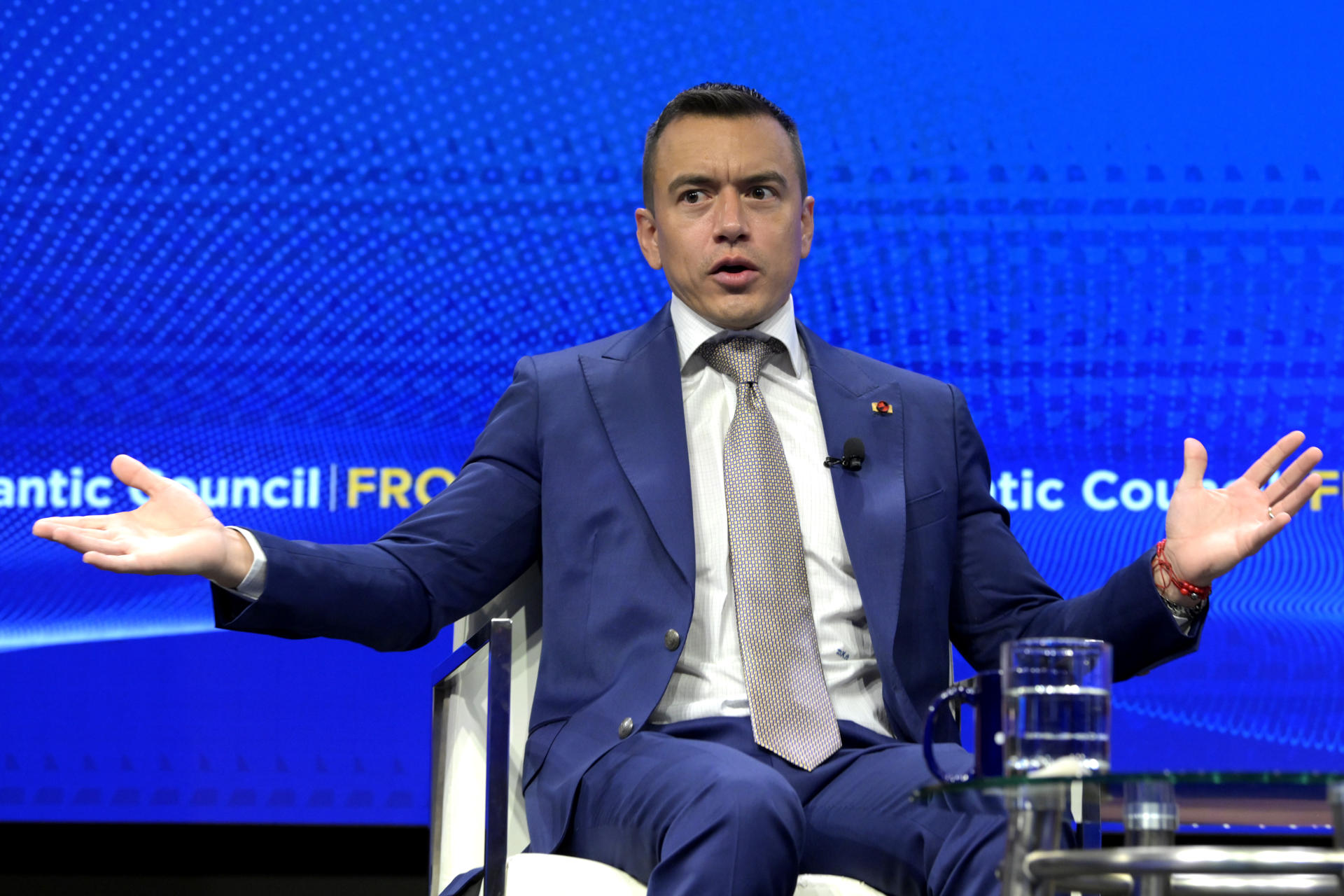 El Presidente de Ecuador, Daniel Noboa, habla durante un evento este jueves, en el centro de pensamiento Atlantic Council en Washington (Estados Unidos). EFE/ Lenin Nolly
