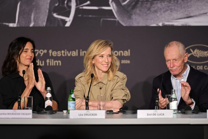 - Charline Bourgeois-Tacquet, Léa Drucker y Erri De Luca asisten a la rueda de prensa de 'La Vie d'une Femme' (La Vida de una Mujer) durante el 79º Festival de Cine de Cannes, en Cannes, Francia, el 14 de mayo de 2026. El festival de cine se celebra del 12 al 23 de mayo de 2026. (Cine, Francia) EFE/EPA/NEILSON BARNARD/ POOL
