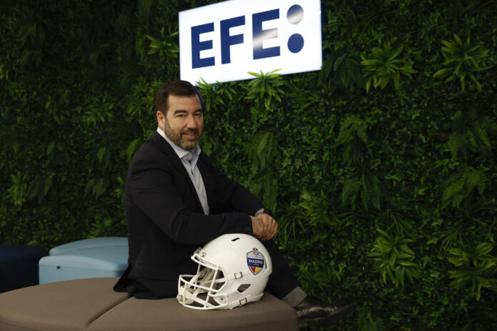 Imagen de archivo del director de la NFL -la liga profesional de fútbol americano- en España, Rafa De los Santos, durante una visita a la redacción central de la Agencia EFE en Madrid. FE/Chema Moya
