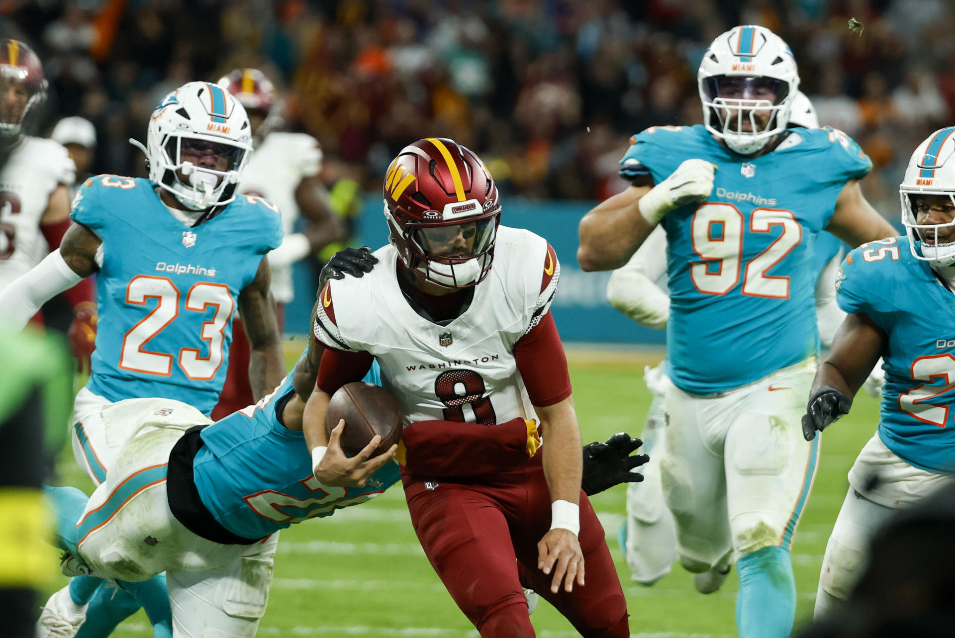 Imagen de archivo del partido de la Liga de Fútbol Americano (NFL) entre Miami Dolphins y Washington Commanders, disputado en el Estadio Santiago Bernabéu de Madrid el año pasado. EFE/JuanJo Martín
