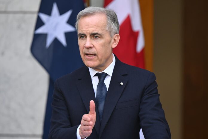 Fotografía de archivo, tomada el pasado 5 de marzo, en la que se captó al primer ministro de Canadá, Mark Carney, durante una rueda de prensa, en Canberra (Australia). EFE/Luka Coch
