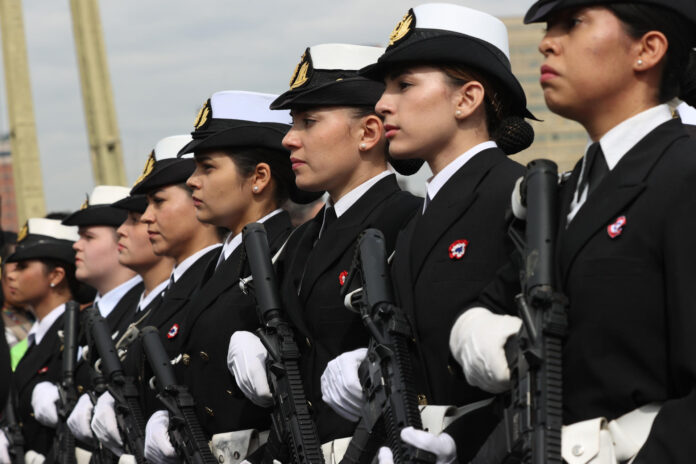 Integrantes de las fuerzas militares de Paraguay participan en el desfile militar por la conmemoración de los 215 años de la Independencia en Asunción (Paraguay). EFE/ Juan Pablo Pino

