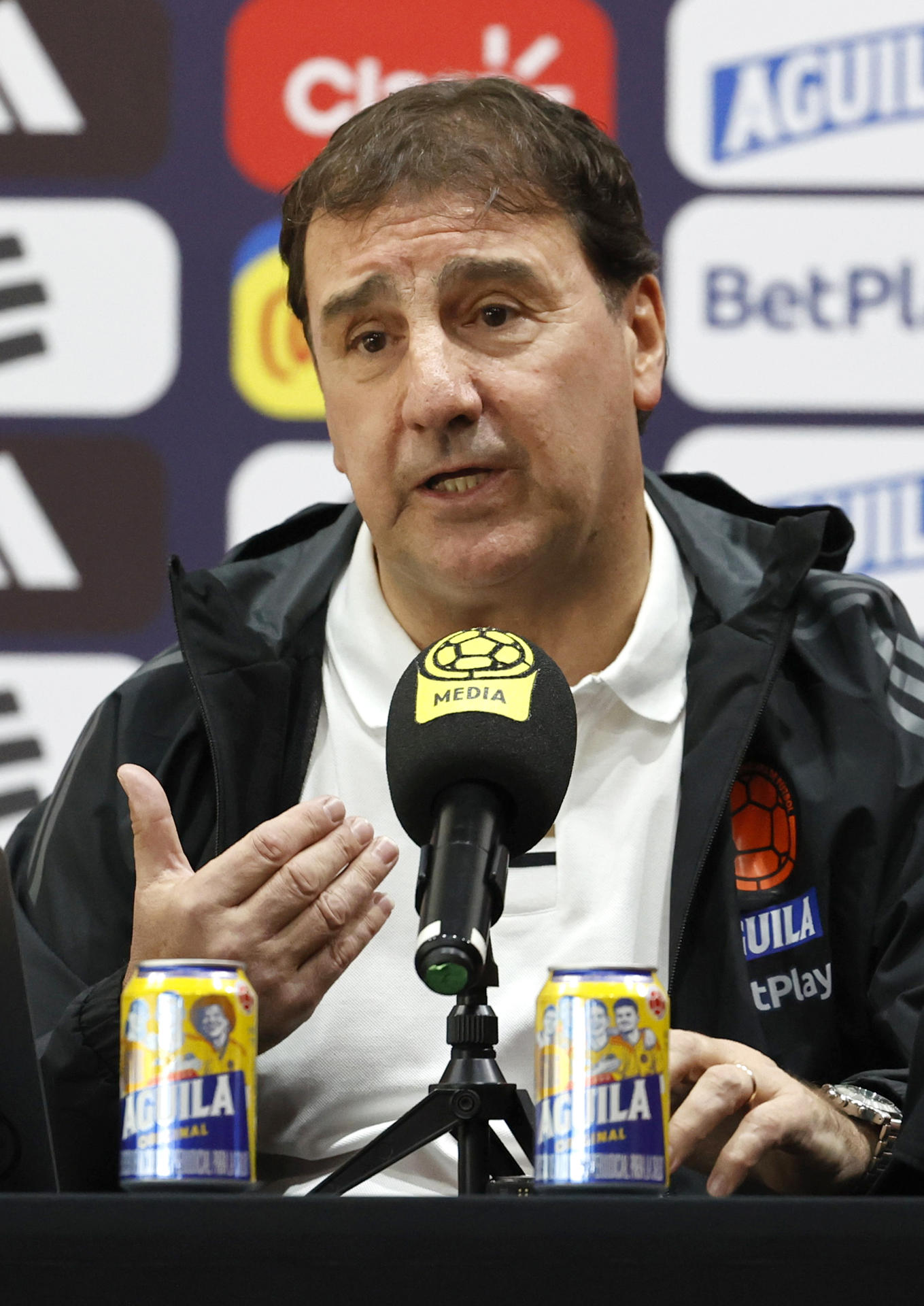 El seleccionador de Colombia, Néstor Lorenzo, habla durante una rueda de prensa en Bogotá (Colombia). EFE/ Mauricio Dueñas Castañeda