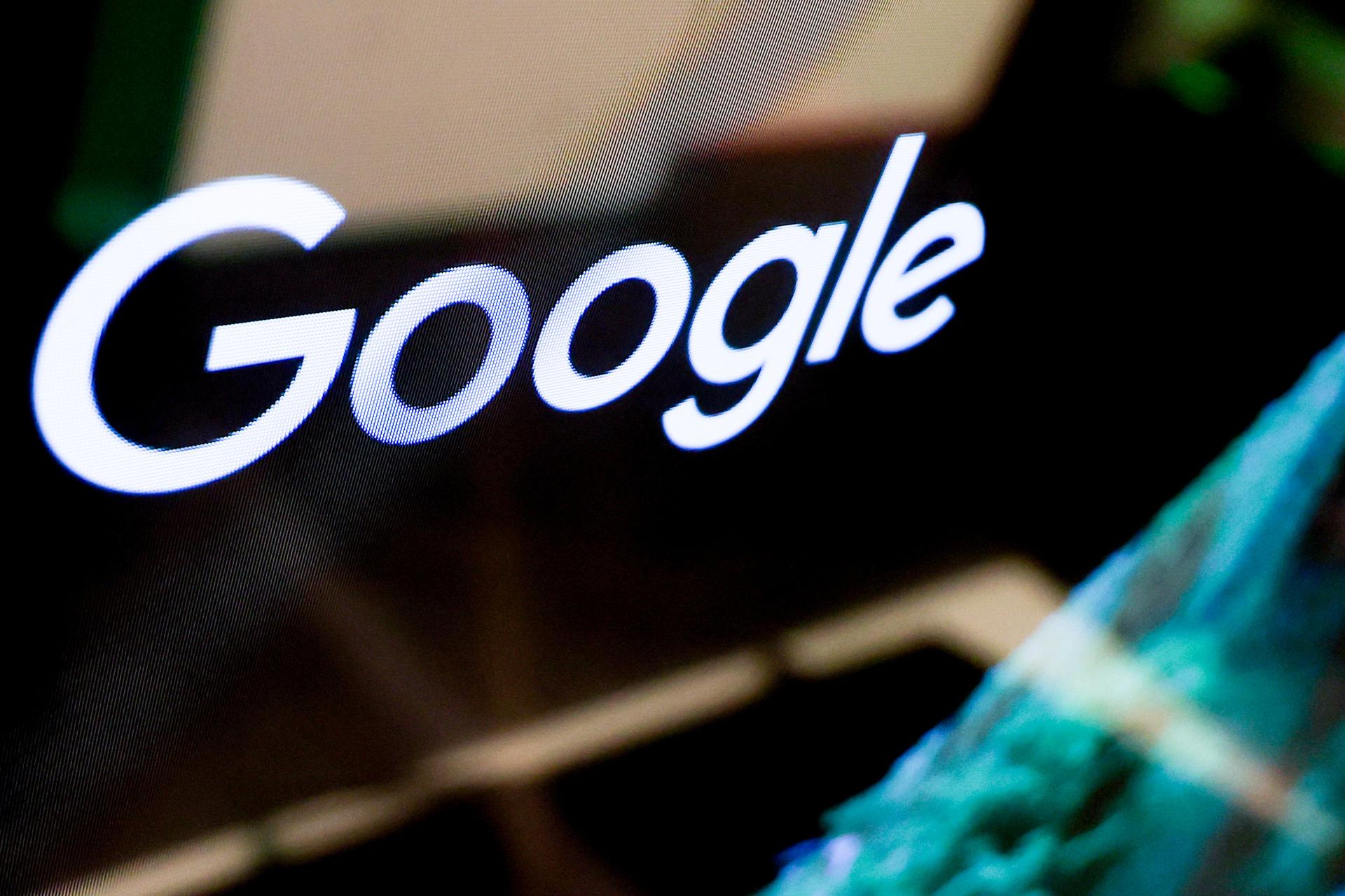 Fotografía de archivo que muestra el logotipo de Google durante una rueda de prensa en Berlín (Alemania). EFE/ Filip Singer
