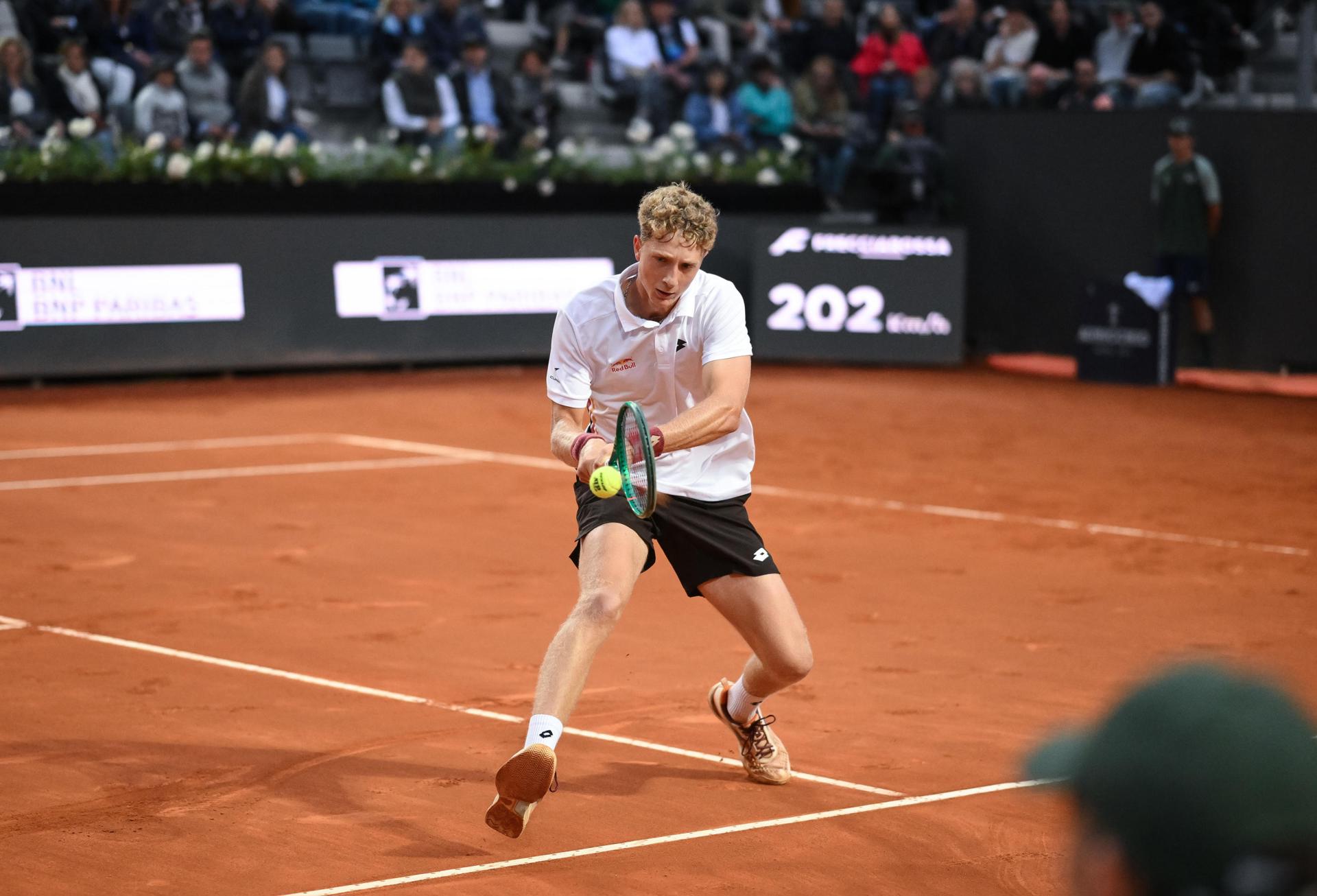 ROME (Italy), 14/05/2026.- El español Martín Landaluce, que cayó eliminado este jueves en cuartos de final del Masters 1.000 de tenis de Roma ante el ruso Daniil Medvedev. (Tenis, Italia, Rusia, España, Roma) EFE/EPA/ALESSANDRO DI MEO
