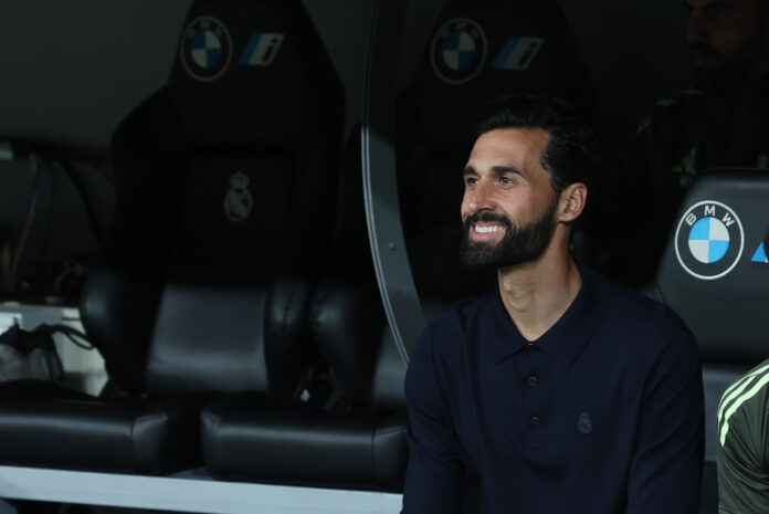 MADRID, 14/05/2026.- El entrenador del Real Madrid, Álvaro Arbeloa, durante el partido de LaLiga entre el Real Madrid y el Real Oviedo, este jueves en el estadio Santiago Bernabéu de Madrid. EFE/ Kiko Huesca
