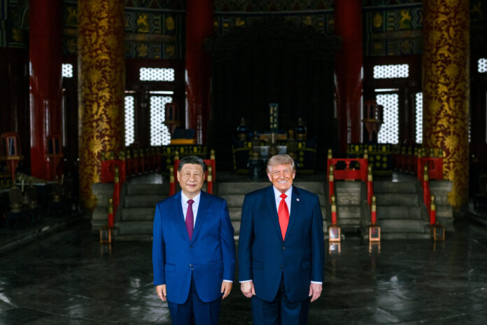 AME1909.  (CHINA), 14/05/2026.- Fotografía difundida por La Casa Blanca del presidente de Estados Unidos, Donald Trump (i), junto a su homólogo chino, Xi Jinping, durante su visita al Templo del Cielo este jueves, en Pekín (China). EFE/ La Casa Blanca /SOLO USO EDITORIAL/ SOLO DISPONIBLE PARA ILUSTRAR LA NOTICIA QUE ACOMPAÑA (CRÉDITO OBLIGATORIO)
