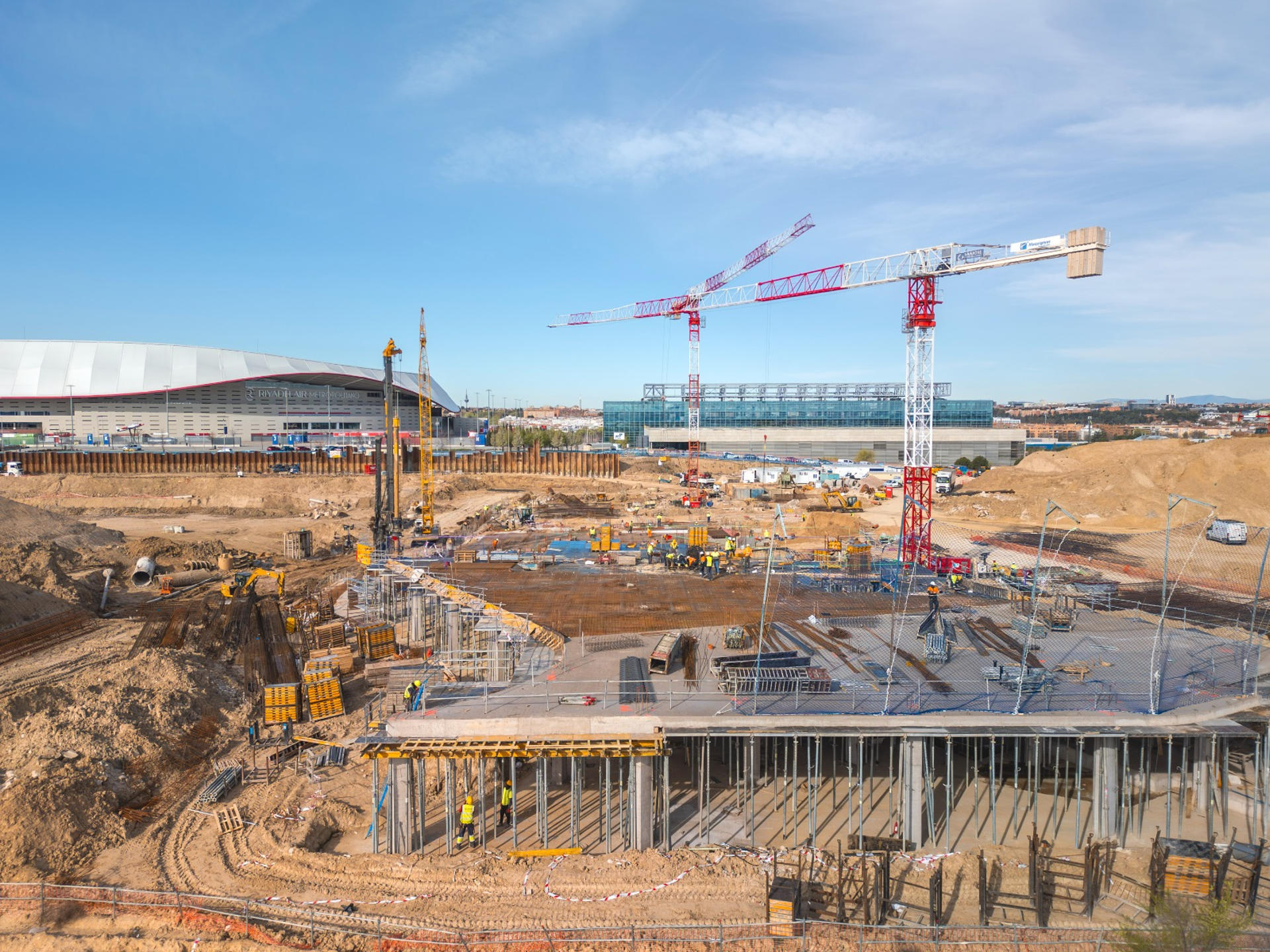 Obras del proyecto en la Ciudad del Deporte, en el entorno del estadio Metropolitano. Un día completo de surf en el mar: 18 olas. Una hora en laguna artificial: 18 olas. Y esa tecnología llega a Madrid en primavera de 2027. En la imagen, obras del proyecto. EFE/ Gemswell Surf ***SOLO USO EDITORIAL/SOLO DISPONIBLE PARA ILUSTRAR LA NOTICIA QUE ACOMPAÑA (CRÉDITO OBLIGATORIO)***
