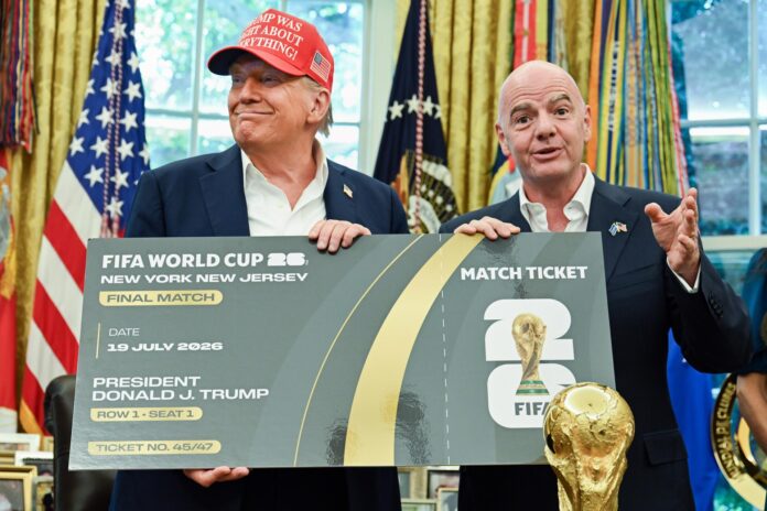 WASHINGTON (United States), 22/08/2025.- El presidente de los Estados Unidos, President Donald Trump y el presidente de la FIFA, Gianni Infantino, en la Casa Blanca el pasado 22 de agosto. in the U.S., Canada and Mexico, and it will be the first to feature a 48-team field. EFE/EPA/ANNABELLE GORDON
