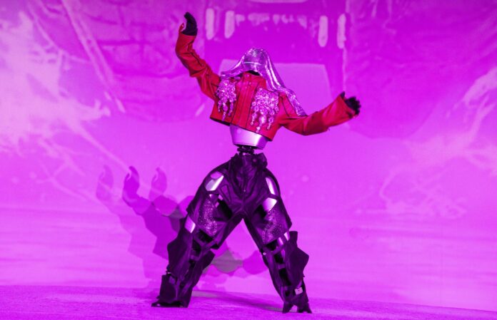 Seúl (Corea del Sur), 15/05/2026.- Un robot humanoide realiza una coreografía de K-Pop durante la inauguración del Galaxy Robot Park en Seúl, Corea del Sur, el 15 de mayo de 2026.
EFE/EPA/JEON HEON-KYUN
