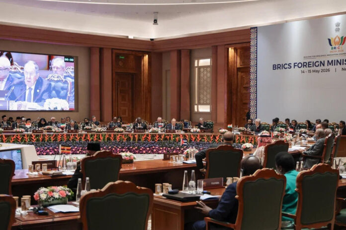 NUEVA DELHI, 15/05/2026.- La reunión de ministros de Exteriores de los BRICS entra este viernes en su segunda y última jornada en Nueva Delhi, a la espera de unas conclusiones que permitan medir la unidad del bloque frente a la fractura interna por la guerra en Irán. 
EFE/ Ministerio de Exteriores Ruso - SOLO USO EDITORIAL/SOLO DISPONIBLE PARA ILUSTRAR LA NOTICIA QUE ACOMPAÑA (CRÉDITO OBLIGATORIO)
