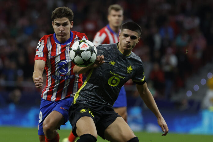 El delantero belga del Lille Matias Fernandez Pardo (dch), durante un partido de la Liga de Campeones ante el Atlético de Madrid.EFE/ Juanjo Martín
