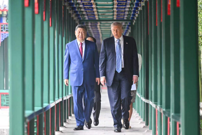 El presidente de los Estados Unidos, Donald J. Trump (d), junto al presidente chino, Xi Jinping, en Zhongnanhai, Pekín. EFE/ Portavoz del Ministerio de Exteriores de China vía X SOLO USO EDITORIAL/SOLO DISPONIBLE PARA ILUSTRAR LA NOTICIA QUE ACOMPAÑA (CRÉDITO OBLIGATORIO)
