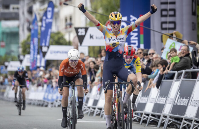 La ciclista neerlandesa Misha Bredewold, del equipo SD Worx-Pro Time, se ha impuesto este viernes en la primera etapa de la Itzulia Women 2026, con salida y llegada en Zarautz sobre un recorrido de 121,3 kilómetros. EFE/Javier Etxezarreta
