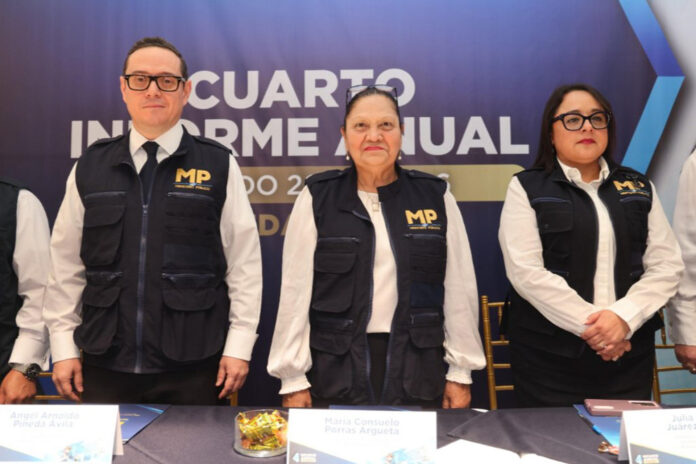 La fiscal general saliente de Guatemala, Consuelo Porras (c), participa durante el cuarto informe anual del Ministerio Público por el periodo 2025-2026 este viernes, en Ciudad de Guatemala (Guatemala). EFE/ Ministerio Publico
