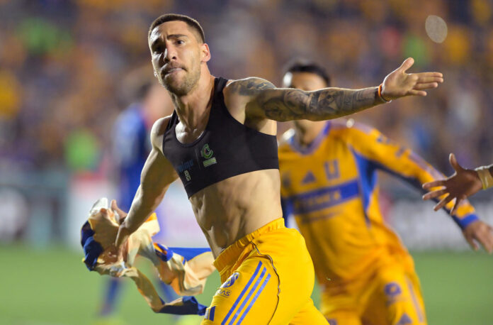 Fernando Gorriaran de Tigres celebra un gol en el estadio Universitario UANL en San Nicolás de Los Garza (México). EFE/ Miguel Sierra
